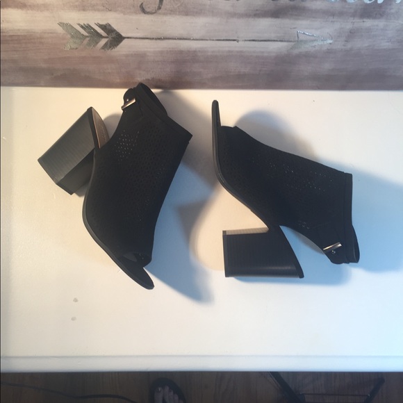 Manhattan Collection Black Sling Peep Toe Size 10 - Picture 6 of 8